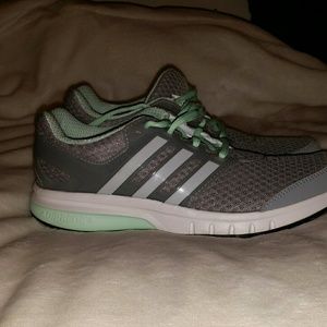 LAST CHANCE Adidas running shoes